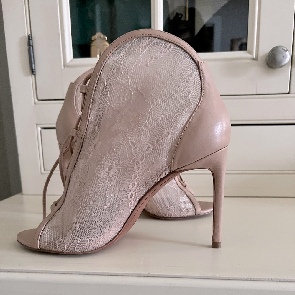 Size 7.5 BCBG MaxAzria Lace and leather booties